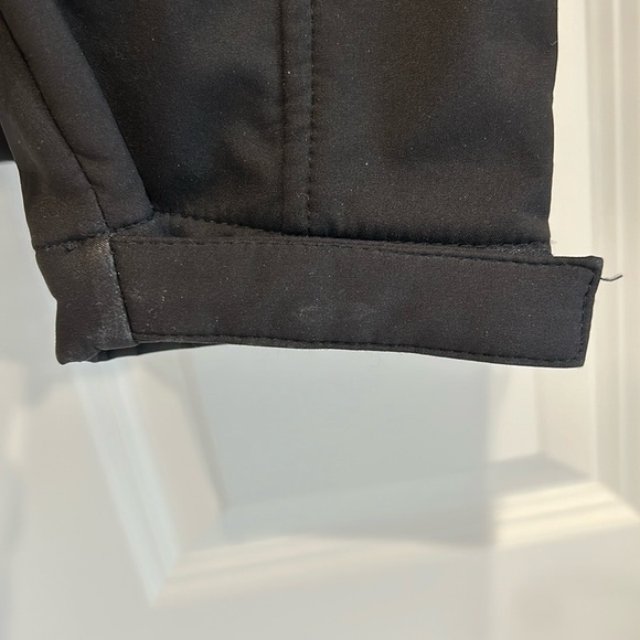 IZOD Men’s Fleece lined Shell jacket size M with red zipper pulls, Velcro cuffs - Picture 4 of 6